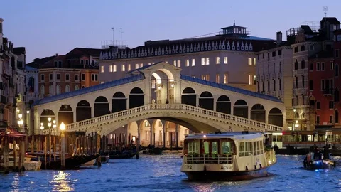 Venice -   Rialto bridge Stock Footage 85063289