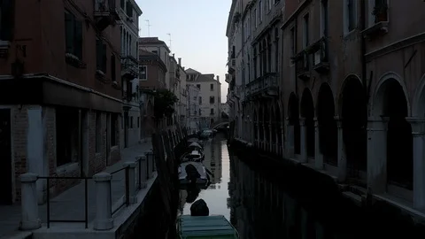 Venice Side Canal (Flat Profile) Stockbeeldmateriaal 99325549