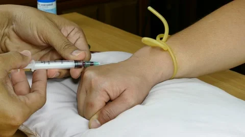 Venipuncture by syringe. Stock-Footage 61150388