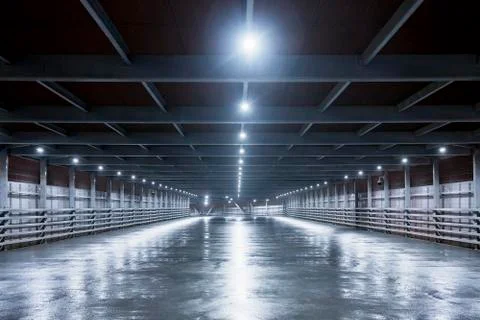 Ventilated general purpose warehouse, storage, parking, tunnel or shelter Foto stock