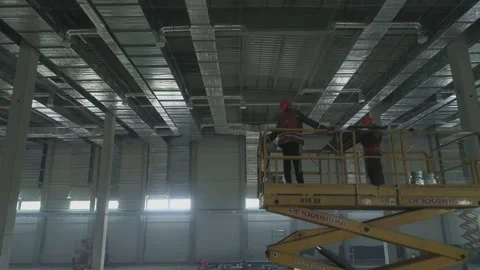 Ventilation ducts inside a large warehouse under construction. Aerial Vidéo 218471724