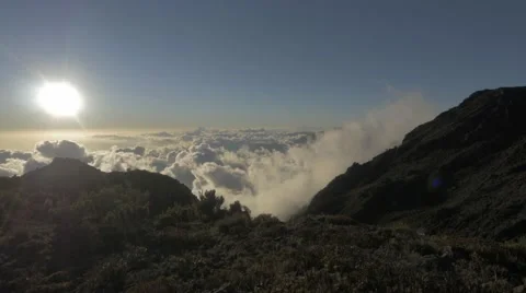 Ventisqueros Peak and the sun Vídeos de archivo 45818060