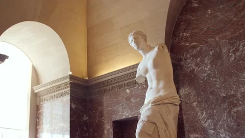 Venus de Milo inside the Louvre museum Stock Footage 182874490