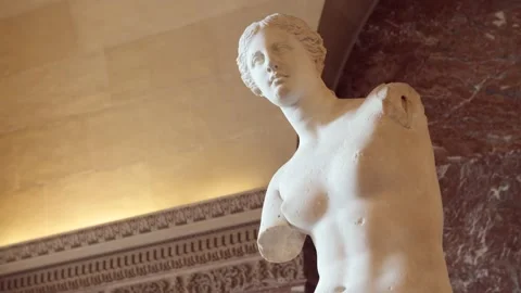 Venus de Milo sculpture inside the Louvre Stock Footage 182874021