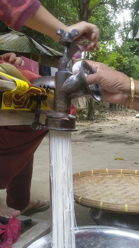 Vermicelli making at home 库存影片 183366790