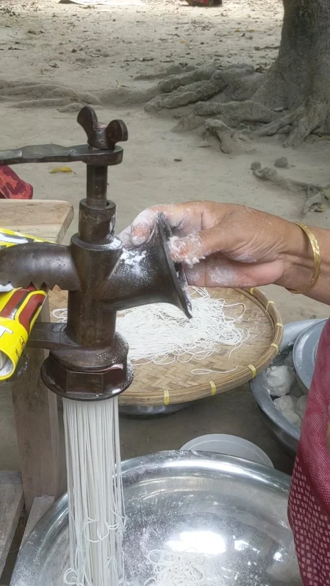 Vermicelli making at home 库存影片 183366918