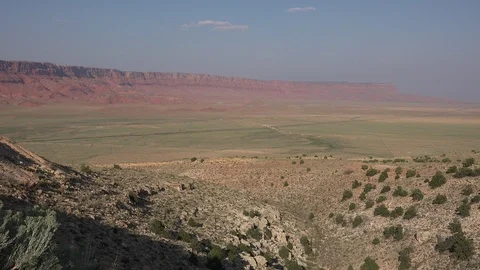 The Vermilion Cliffs (in 4k) viewed across US Route 89a, Arizona, USA. Stockbeeldmateriaal 97062589
