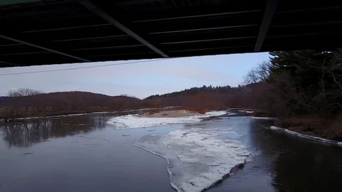 Vermont River Push Under Bridge 스톡 동영상 95564084