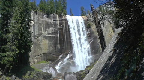 Vernal Falls in Yosemite Video stock 65320515