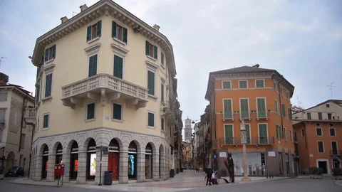 Verona during Coronavirus quarantine, empty “Via Mazzini” Video stock 129754393