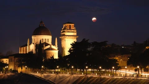 Verona: Red Moon Eclipse Time-Lapse 스톡 동영상 101540440