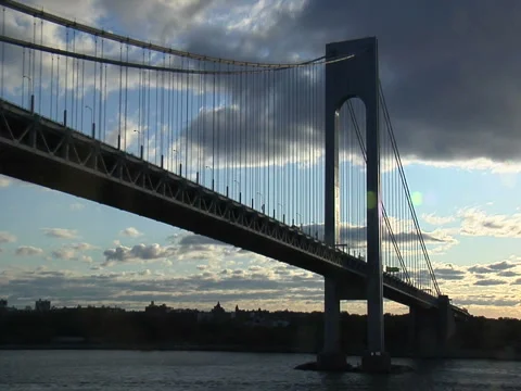 Verrazano Narrows Bridge-NYC-underneath Vídeos de archivo 1044226
