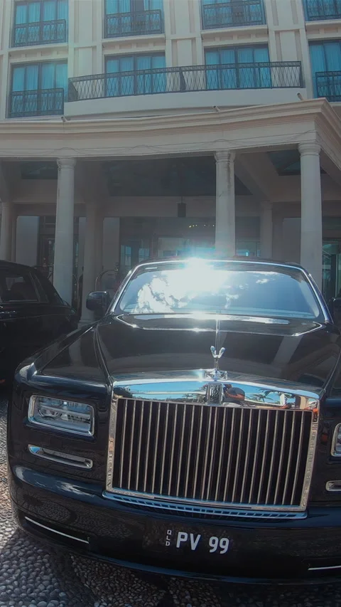 Versace Hotel &amp; Rolls-Royce Phantom Car.Luxury Lifestyle &amp; Italian Architectu 스톡 동영상 310481363