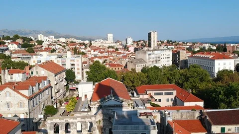 Version One. Aerial Dolly Reveal of Cathedral of Saint Domnius in Split, 動画素材 112327157