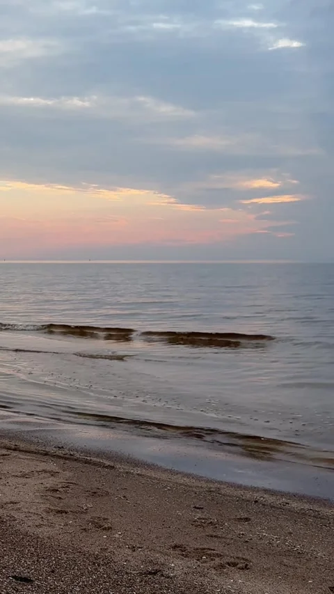 Vertical 4K Baltic Sea Waves at Sunset, Calm Shoreline with Natural Sound Stock Footage 321456002