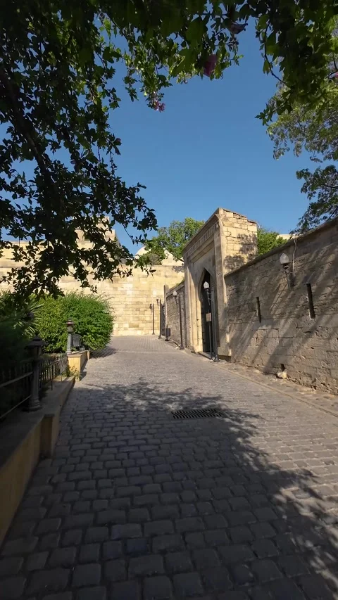 Vertical 4K Cinematic View of Historic Landmarks in Baku Old City 库存影片 339097132