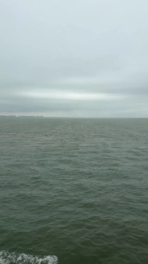 Vertical 4K Distant Coastal City Skyline on Sea Horizon 库存影片 332036419