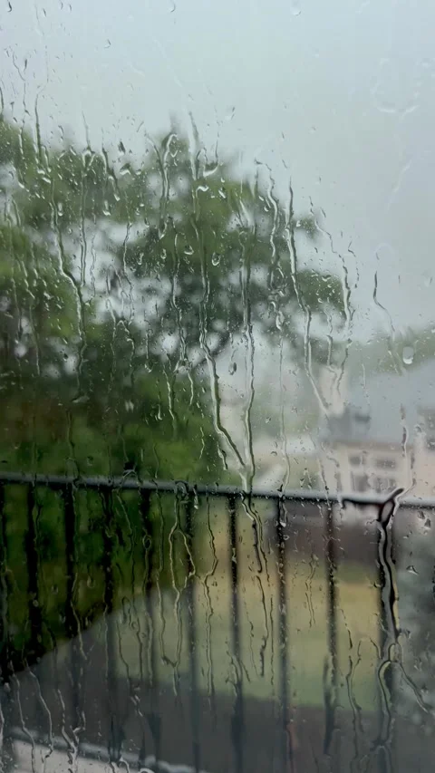 Vertical 4K footage of Rain on Window, Gloomy Weather 库存影片 342337832