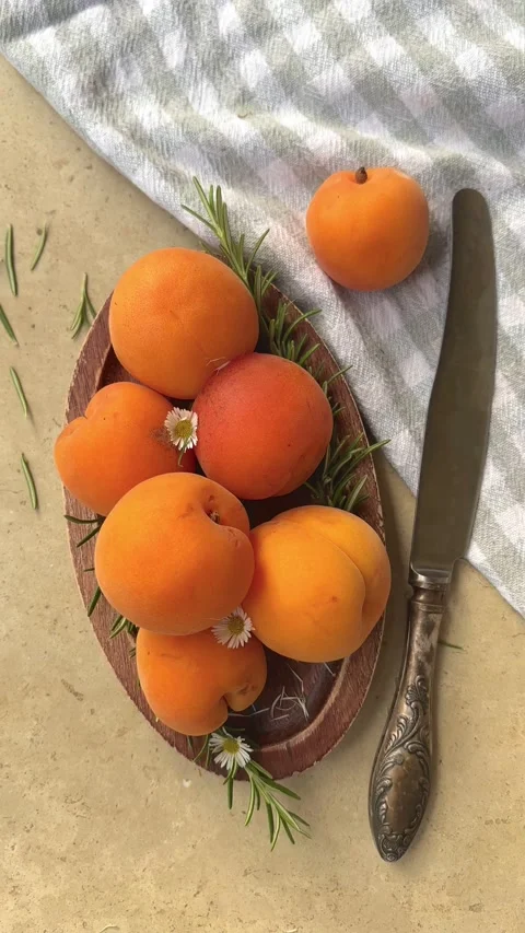 Vertical 4K handheld flat lay of apricots and checkered towel. 스톡 동영상 337789212