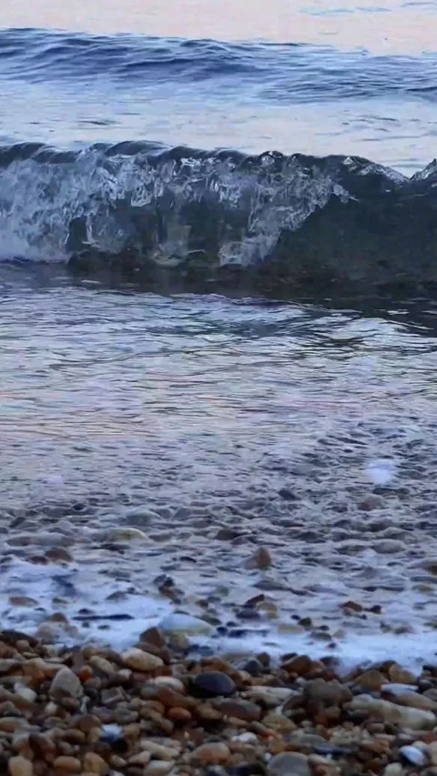 Vertical 4K Sea Waves on Pebble Beach 9:16 Static 스톡 동영상 331998366