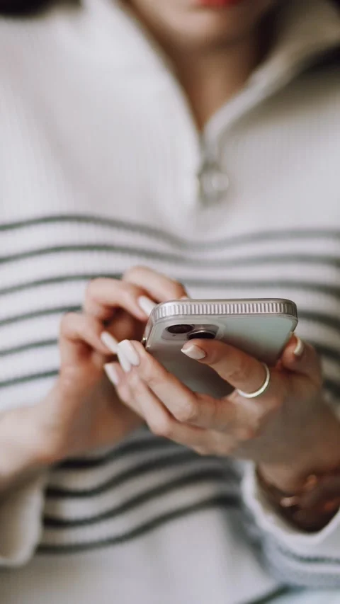 Vertical 4K Slow motion video of a young woman using a smartphone. Close up m 库存影片 342150506