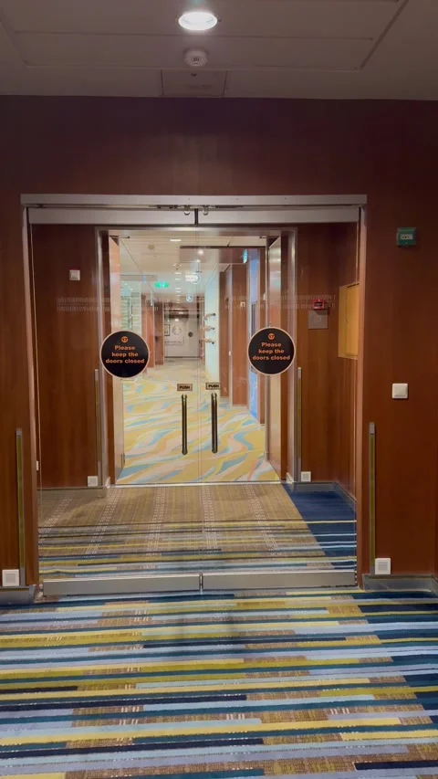 Vertical 4K Walking To Automatic Glass Doors Of Cruise Ship Suite Deck Vídeos de archivo 335387074