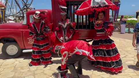 Vertical 4K Wild West Actor Counting Tips In Hat At Cabo Rojo Port Vídeos de archivo 335479434
