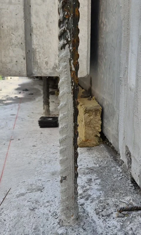 Vertical 9:16 - Close-up tracking shot of concrete panel landing 4K Vídeos de archivo 330605292