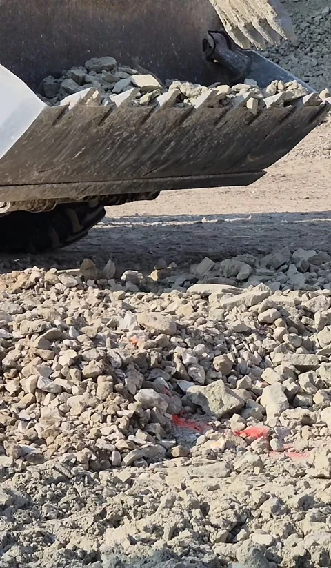 Vertical 9:16 Mini Excavator Loading Soil into Another Bucket - 4K Vídeos de archivo 331602393