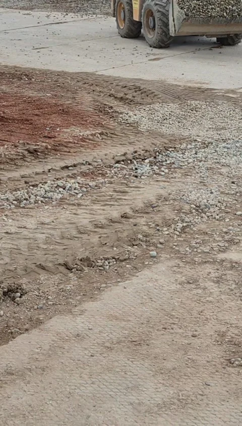 Vertical 9:16 Small Construction Machine Moving Gravel for Site Leveling - 4K Vídeos de archivo 331602423