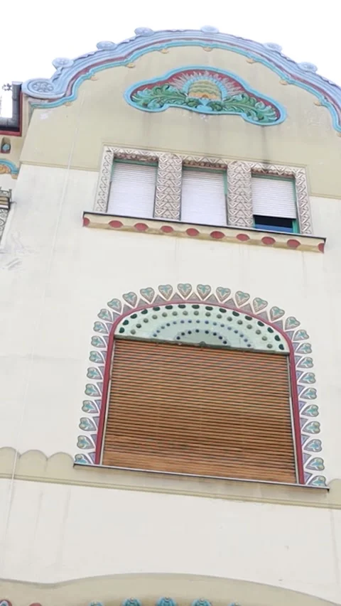Vertical 9:16 Static Shot of Historic Art Nouveau Windows on Facade Vidéo 331954467