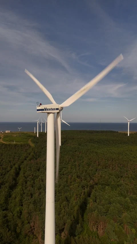 Vertical Aerial Close-Up Push to Wind Turbine, North Cape PEI 스톡 동영상 341363222