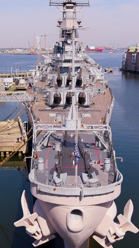 Vertical Aerial Descent at Bow of USS Wisconsin Battleship Norfolk Virginia 库存影片 336446944