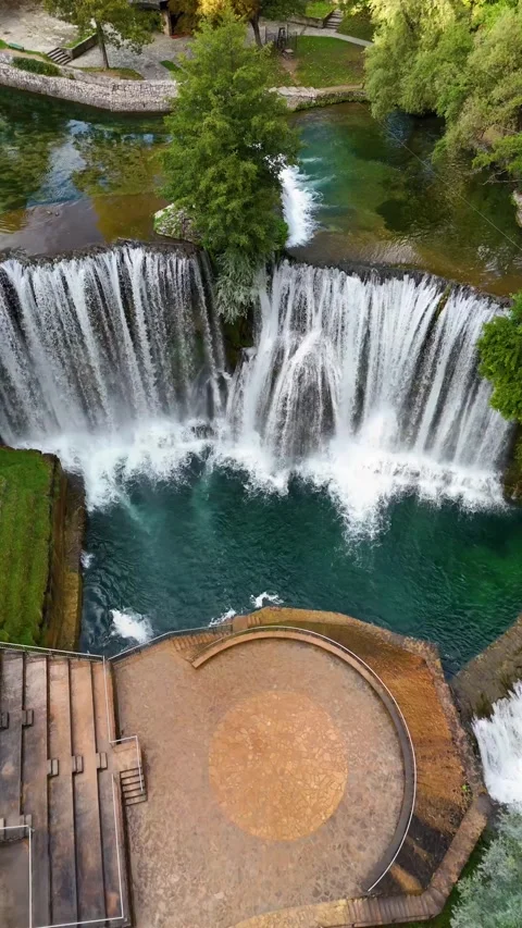 Vertical aerial drone view of Jajce Waterfalls in historic town of Jajce, Bosnia Vídeos de archivo 324813965