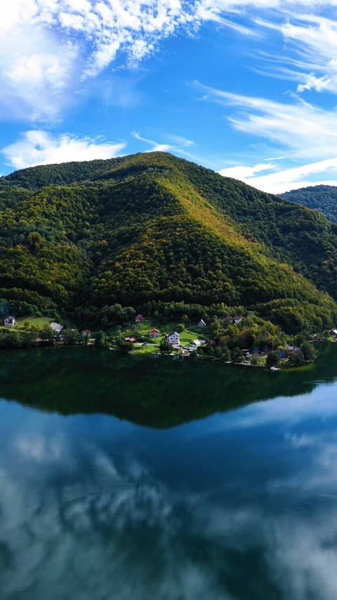 Vertical aerial drone view of lakeside houses along Lake Jezero, Bosnia and Herz Vídeos de archivo 324813971