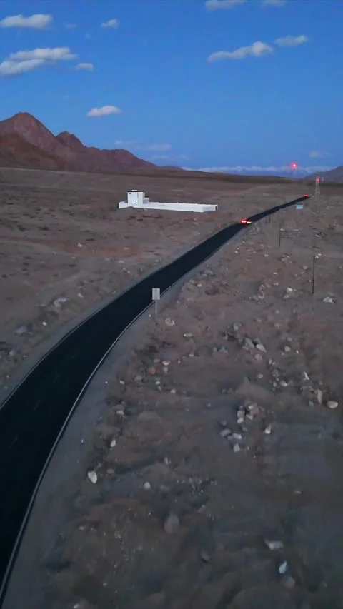 Vertical Aerial Night View of Desert Highway in Ladakh India Vídeo Stock 337285599