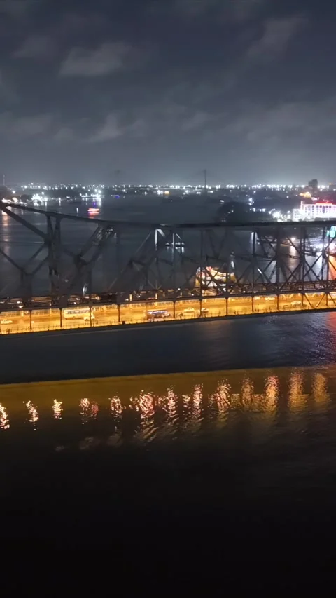 Vertical Aerial Night View of Howrah Bridge and Ferry Kolkata India 스톡 동영상 330719208