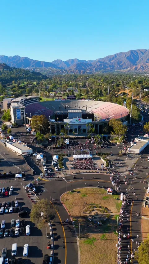 Vertical Aerial Pull Back of Fans Queuing at Rose Bowl Stadium Before Concert Video stock 341901807