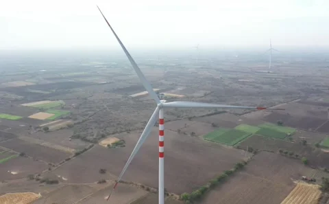 Vertical Aerial Shot of Large Wind Generator Located in Middle of Rural Crop Vídeo Stock 342489200