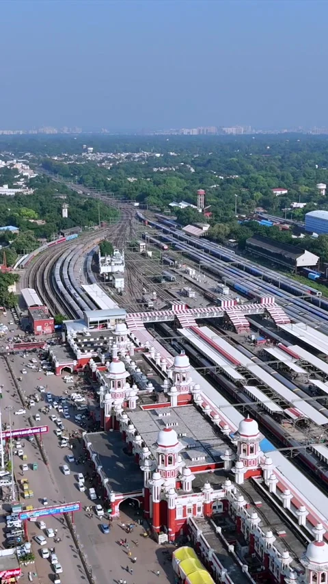 Vertical Aerial View of Charbagh Railway Station Lucknow India Vidéo 332326436