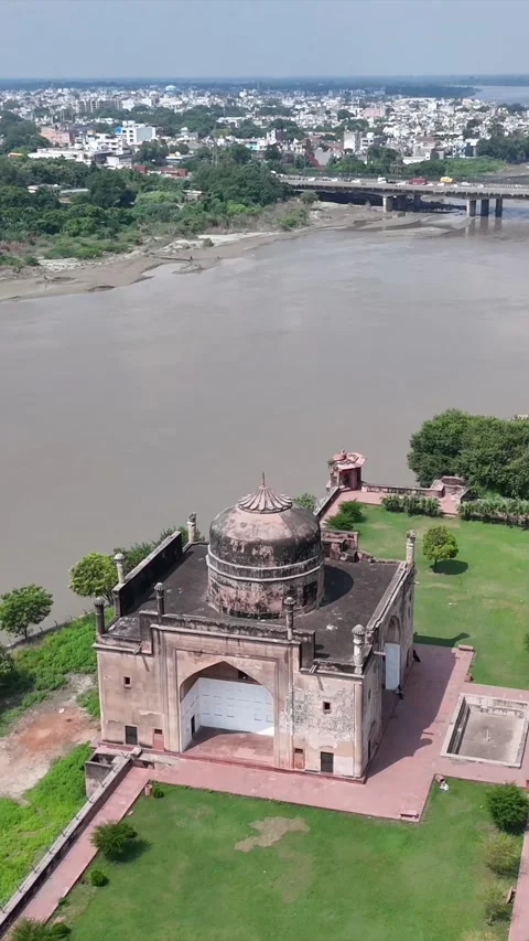 Vertical Aerial View of Chini Ka Rauza in Agra India 스톡 동영상 332546562