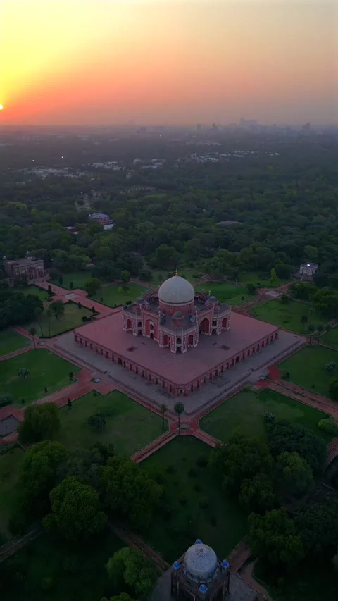 Vertical Aerial View of Humayun’s Tomb in New Delhi Video stock 341663156