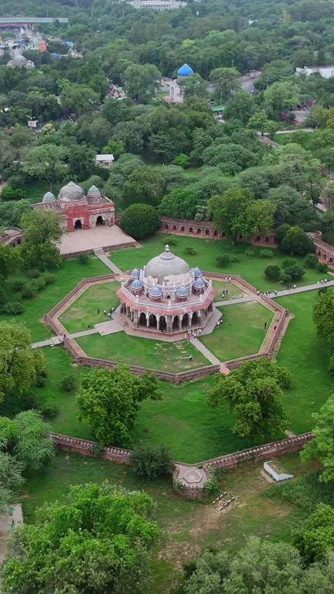 Vertical Aerial View of Isa Khan Tomb in Delhi India 스톡 동영상 332546933
