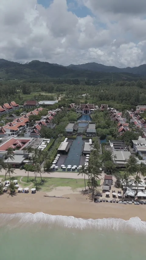 Vertical Aerial View of Luxury Beach Resort on Tropical Coast Thailand 库存影片 333607731