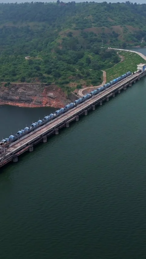 Vertical Aerial View of Mahi Dam Banswara Rajasthan India 스톡 동영상 332330560