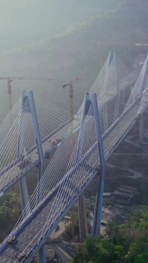 Vertical Aerial View of Mumbai–Pune Expressway Missing Link Cable-Stayed Bridge Vídeo Stock 339882011