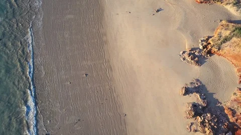 Vertical aerial view of pristine beach and turquoise ocean water 스톡 동영상 115610457