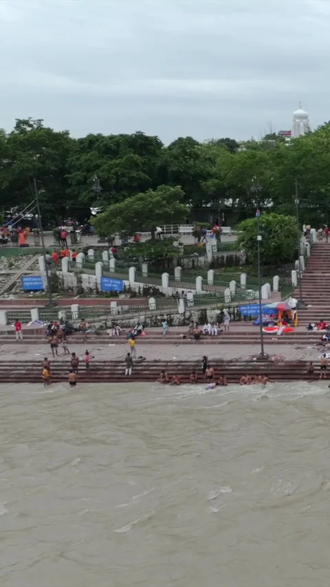Vertical Aerial View of Rishikesh Riverside Rishikesh India Vidéo 334019483