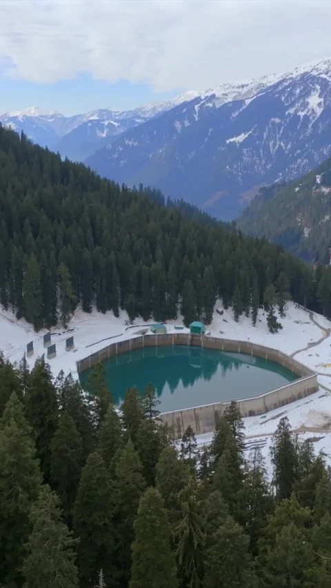 Vertical Aerial View of Snow Covered Reservoir in Manali Himachal Pradesh Video stock 335115685