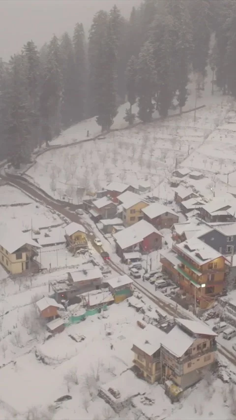 Vertical Aerial View of Snow Covered Village in Manali Himachal Pradesh 库存影片 335115698